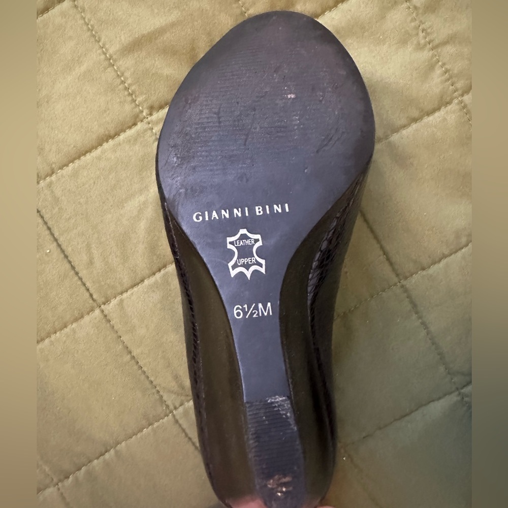 Black peep toe wedge heels size 6.5 - Picture 3 of 4